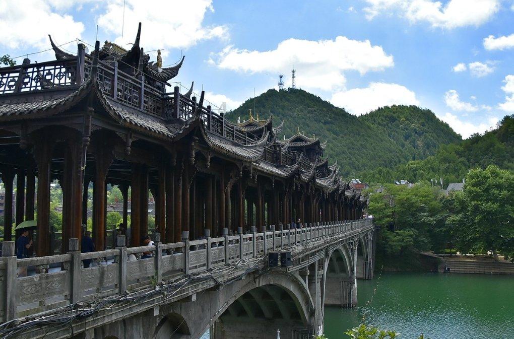 大清第一贪和珅,家中家徒四壁?嘉庆直接下令凿柱子
